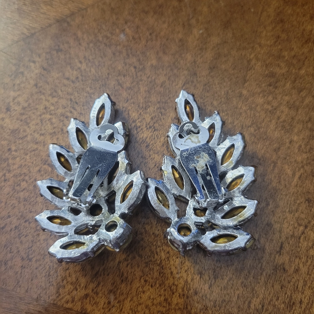 Leaf Shaped Rhinestone Clip Earrings - image 3